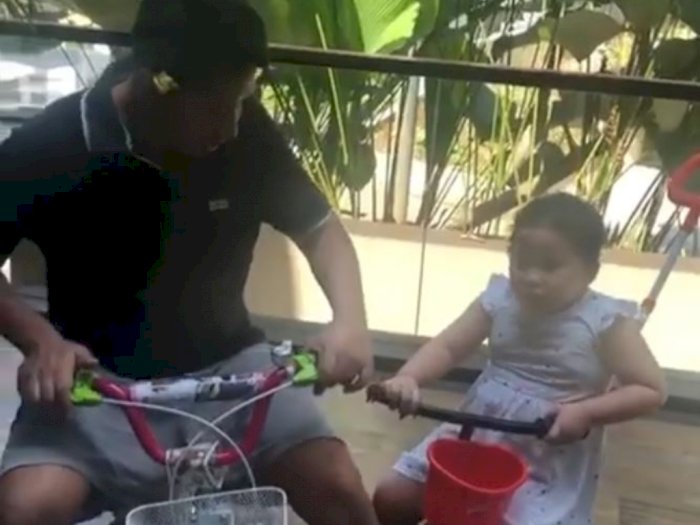 Haru! Momen Kedekatan Prof Firmanzah dengan Putrinya Semasa Hidup, 'Sepeda Bapak dan Anak'
