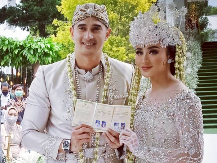 Ali Syakieb Resmi Nikahi Margin Wieheerm di Bandung, Serahkan Maskawin Uang Kuno