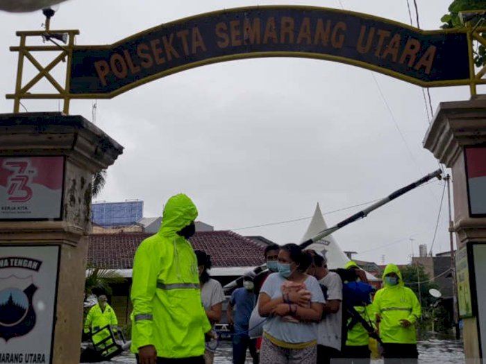 Banjir Genangi Polsek Semarang Utara, Tujuh Tahanan Pindah ke Polsek Gajahmungkur