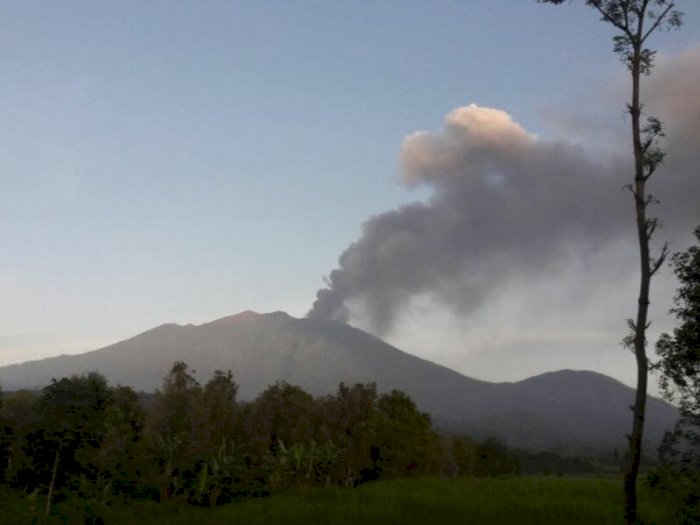 Gunung Raung Meletus, Bandara Banyuwangi Ditutup dan 3 Penerbangan Dibatalkan