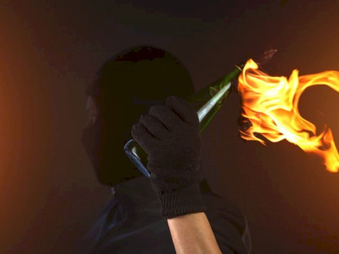 Bom Molotov Pecahkan Kaca dan Nyaris Membakar Kantor PLN di Kuala, Korban Jiwa Nihil