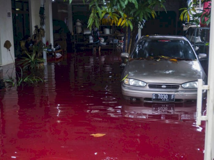 Polresta Pekalongan Amankan Barang yang Bikin Air Banjir di Pekalongan Berwarna Merah