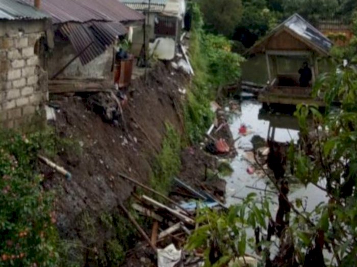 Nekat Lihat Runtuhan Tebing, Seorang Warga Tertimpa Longsor Susulan di Cianjur