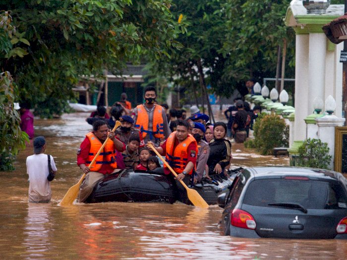FOTO: Banjir Luapan Sungai Cikaranggelam