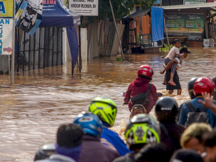 FOTO: Banjir di Jalan Raya Pantura Karawang