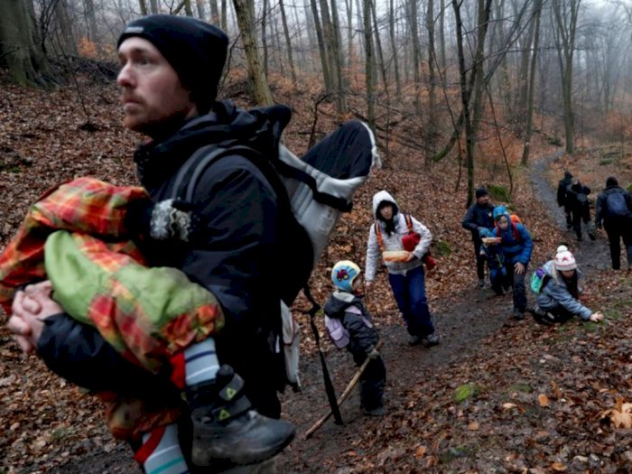 Putus Asa Akibat Pandemi, Ribuan Orang Hungaria Pergi ke Jalur Pendakian Cari Ketenangan