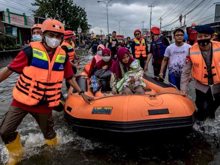 FOTO: Evakuasi Korban Banjir di Semarang