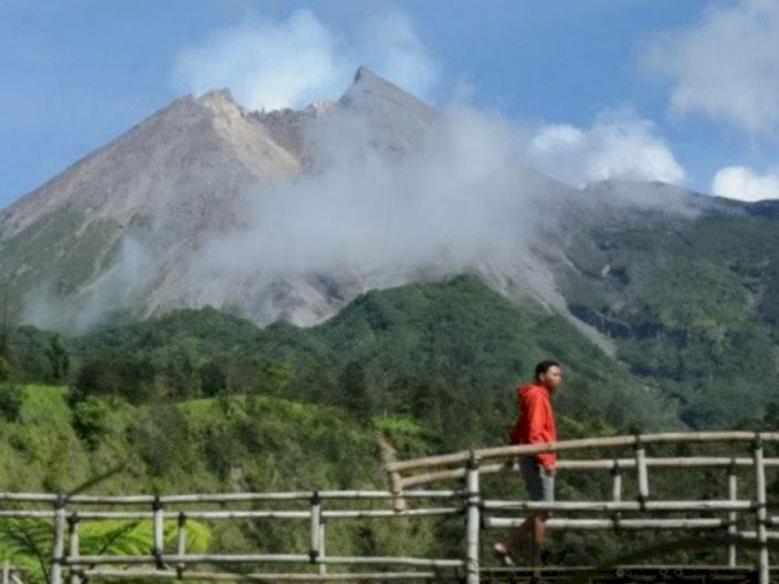 Pagi Ini, Lima Kali Guguran Lava Pijar Gunung Merapi Sejauh 1 Kilometer ke Barat Daya