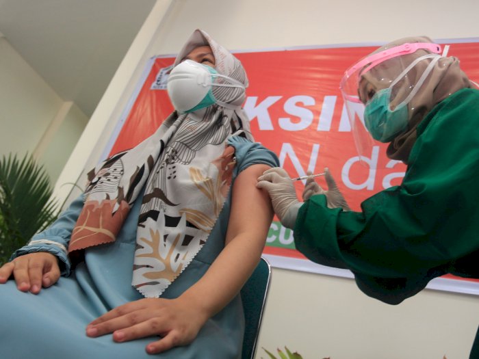 FOTO: Vaksinasi Perdana COVID-19 Serentak di Aceh