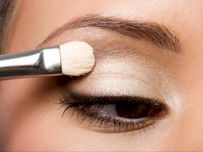 3 Rekomendasi Eyeshadow Lokal yang Buat Mata Kamu Berwarna Natural 