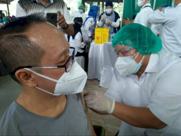Ribuan Nakes di Kota Medan Ikuti Vaksinasi Covid-19 Massal yang Digelar Kemenkes
