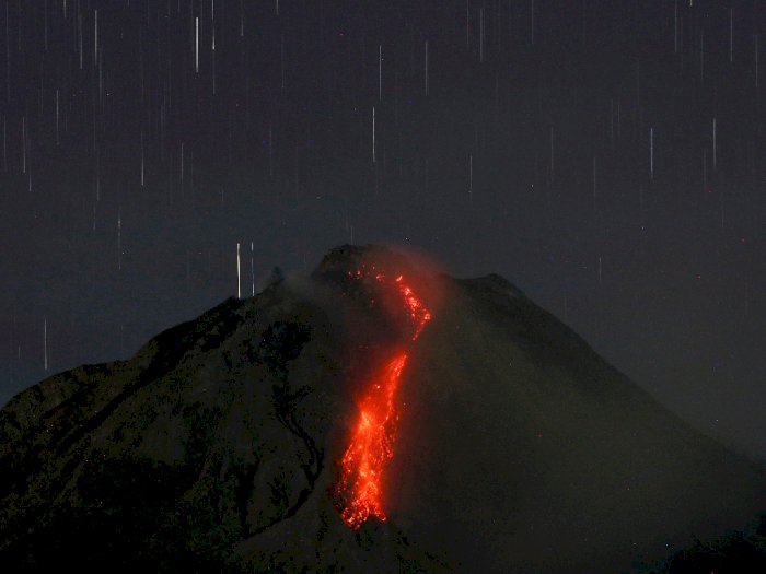 FOTO: Potret Gunung Sinabung di Karo Muntahkan Lava