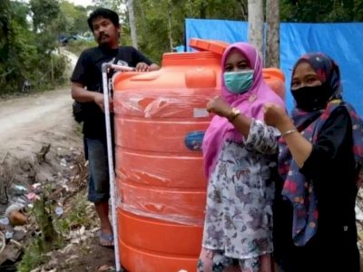 Tiga Pekan Kesulitan Stok Air, Relawan dan Korban Gempa Majene Bangun Sarana Air Bersih