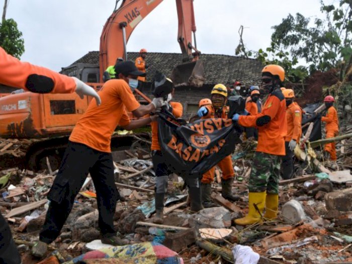 Hingga Senin Malam, 9 Orang Korban Longsor Nganjuk Masih Tertimbun Reruntuhan