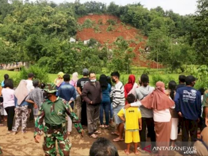 Tim SAR Evakuasi 26 Korban Longsor Nganjuk, 10 Orang Lainnya Masih Hilang
