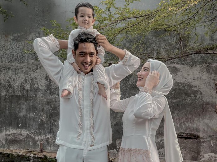Arya Saloka Pamer Foto Bahagia Bareng Istri dan Anak, Bikin Netizen Baper