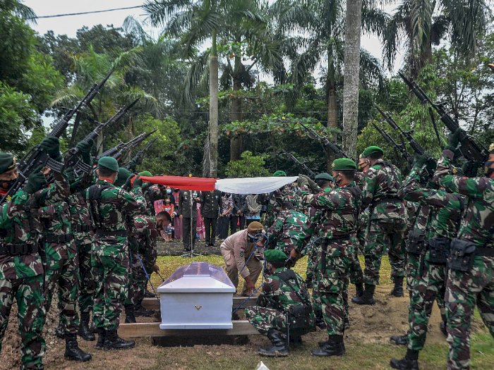 FOTO: Pemakaman Prajurit TNI Gugur Dalam Tugas