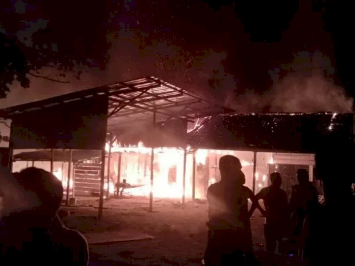 Kebakaran Hanguskan Sejumlah Rumah Kayu di Jambi, Satu Petugas Damkar Tewas
