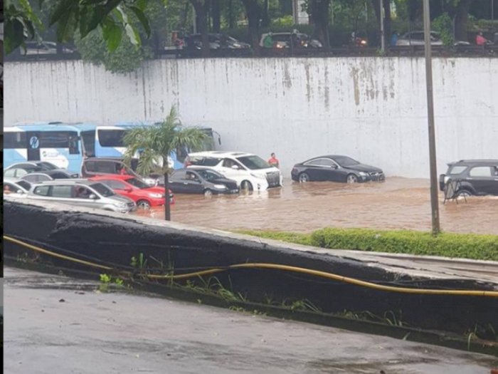 Banjir Kepung Jakarta, Sejumlah Ruas Jalan di Jakarta Tak Bisa Dilintasi
