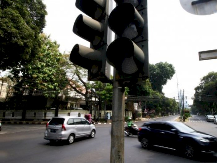 Kabel Listrik Hilang, Lampu Lalu Lintas di Jalan KH Ahmad Dahlan Kota Padang tak Berfungsi