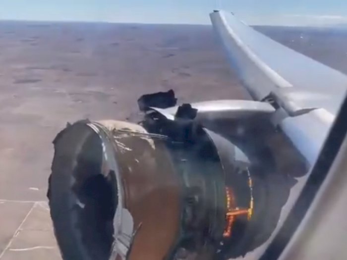 Video Detik-detik Mesin Pesawat Boeing 777 United Airlines Terbakar Saat di Udara