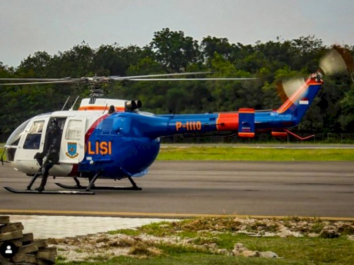 Akses Jalan Putus Usai Jebolnya Tanggul Citarum, Polri Pakai Helikopter untuk Beri Bantuan