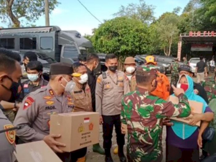 Ribuan Korban Tanggul Jebol Bekasi Dievakuasi TNI-Polri ke 16 Titik Pengungsian