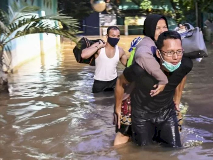 Astaga! Sejumlah Pengungsi Banjir Jakarta Dinyatakan Positif COVID-19, Begini Nasibnya