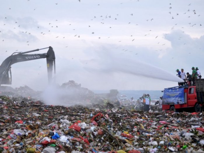Kurangi Bau Sampah, TPA di Bali Disemprot dengan Cairan Eco-Enzyme 