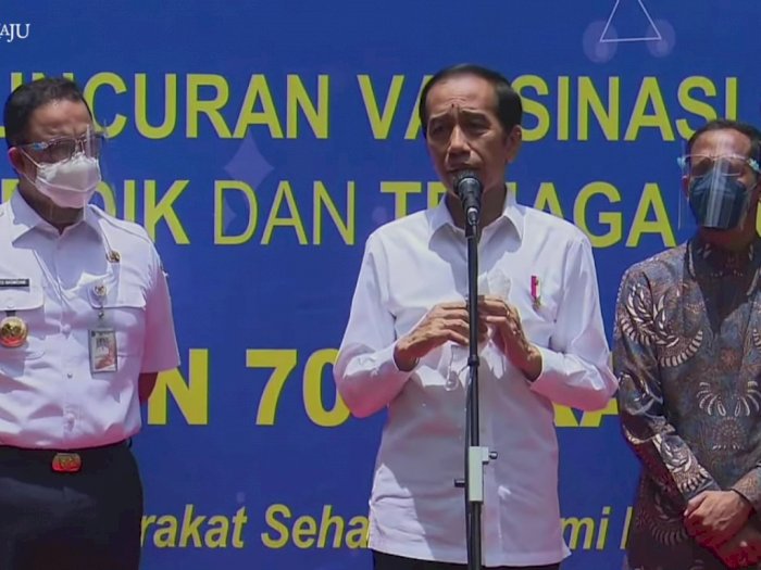 Tinjau Vaksinasi untuk Tenaga Pendidik, Jokowi Targetkan 5 Juta Guru Divaksin Covid-19