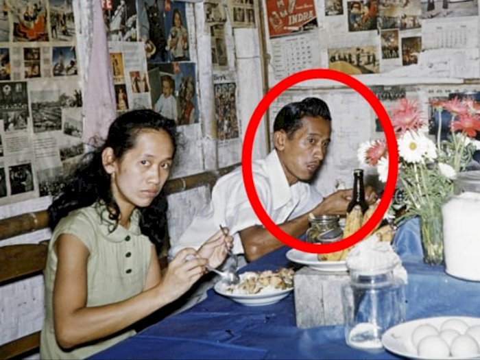 Foto Jadul Pasangan Suami Istri Makan di Warung Yogyakarta, Netizen Salfok ke Rambut Suami