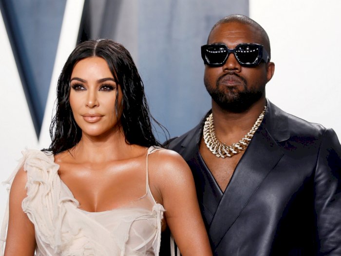 Cincin Pernikahan Dilepas, Kanye Terlihat untuk Pertama Kalinya Sejak Kim Mengajukan Cerai