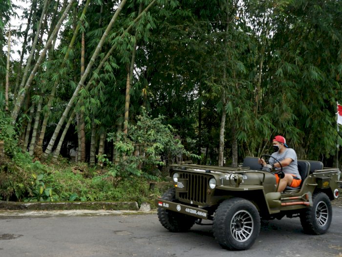 FOTO: Produksi Mobil Jeep Custom di Yogyakarta