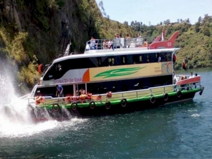 Berkunjung ke Toba? Kapal Wisata di Parapat Siap Antar Wisatawan Keliling Danau