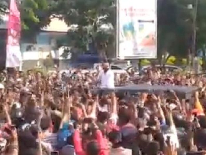 Ketua DPRD NTT Bela Presiden Jokowi Soal Kerumunan, 'Bukan Diatur, Tapi Spontanitas Warga'