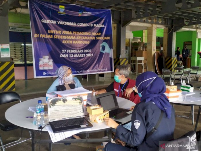 Hari Ini, Pedagang Pasar di Kota Bandung Mulai Divaksinasi
