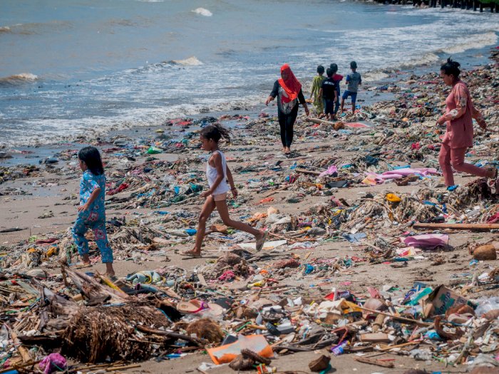 FOTO: Tumpukan Sampah di Pantai Pandeglang