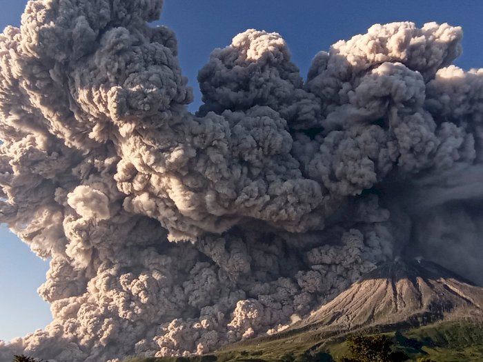 Sebaran Abu Vulkanik Erupsi Gunung Sinabung Sampai ke Aceh