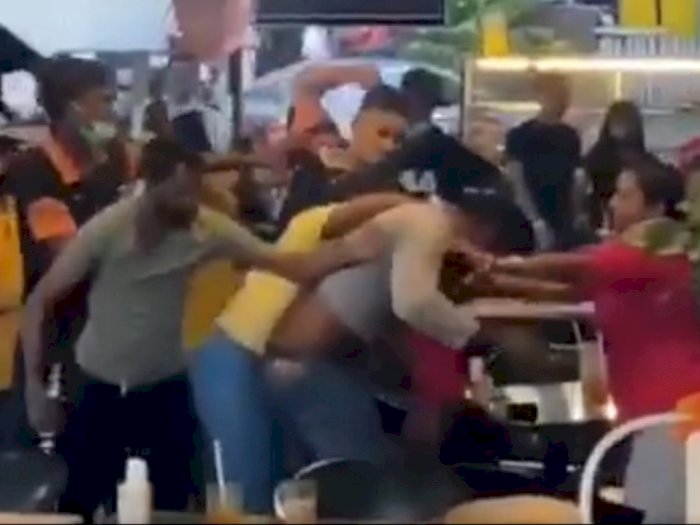 Tidak Puas dengan Makanan yang Disajikan, Seorang Pria Membuat Kerusuhan di Restoran