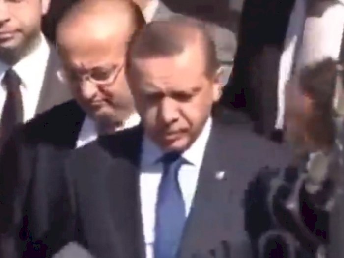 Presiden Erdogan Salat di Tempat Penitipan Sepatu, Ustaz Yusuf Mansur: Subhanallah