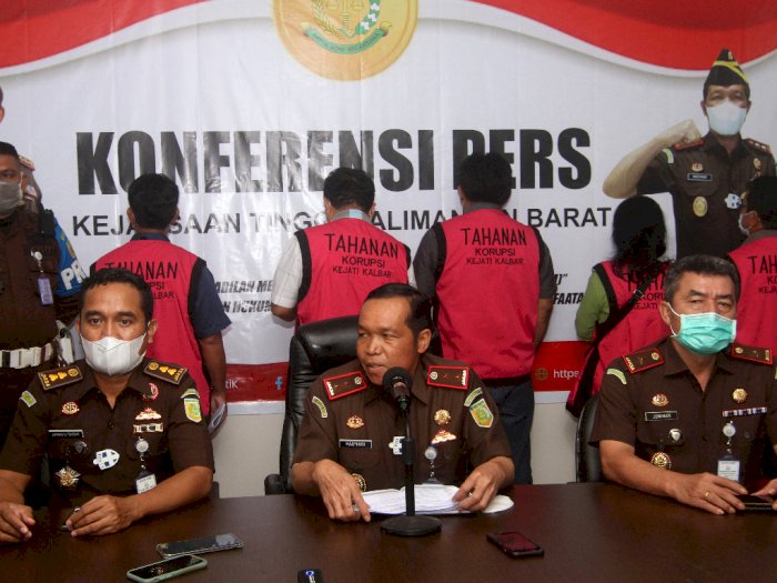 FOTO: Rilis Kasus Korupsi Pekerjaan Penanaman Sawit PTPN