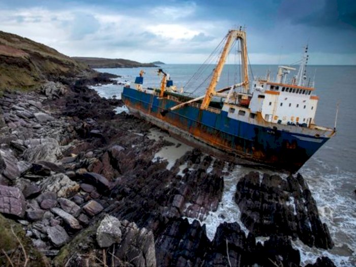 Misteri 'Kapal Hantu' yang Terdampar di Pantai dan Jatuh Setelah 43 Hari