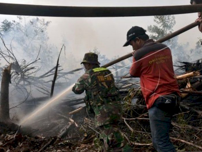 Petugas Gabungan Terus Berusaha Padamkan Api di Cagar Bioster Giam Siak Kecil Riau