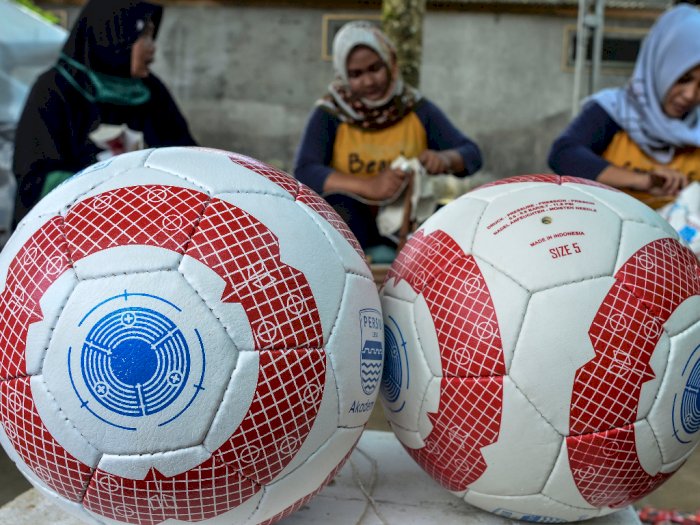 FOTO: Produksi Bola di Ciamis