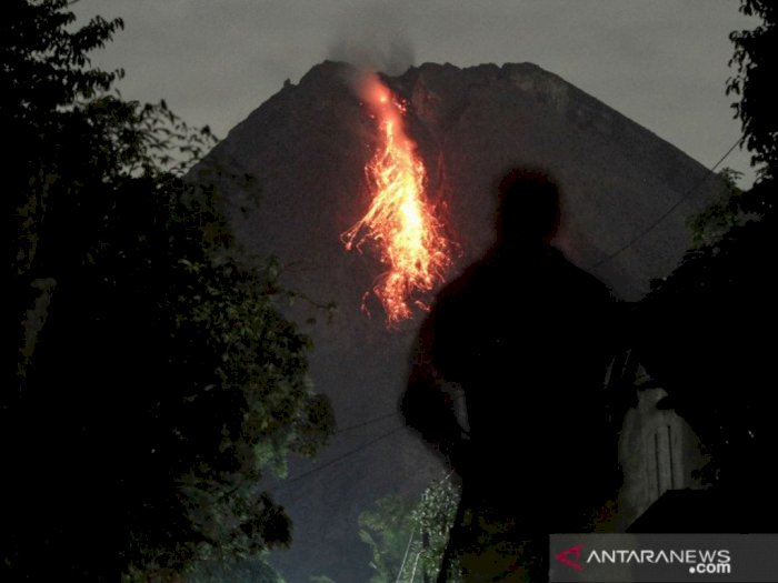 13 Kali Gunung Merapi Luncurkan Guguran Lava Pijar dan 50 Kali Gempa