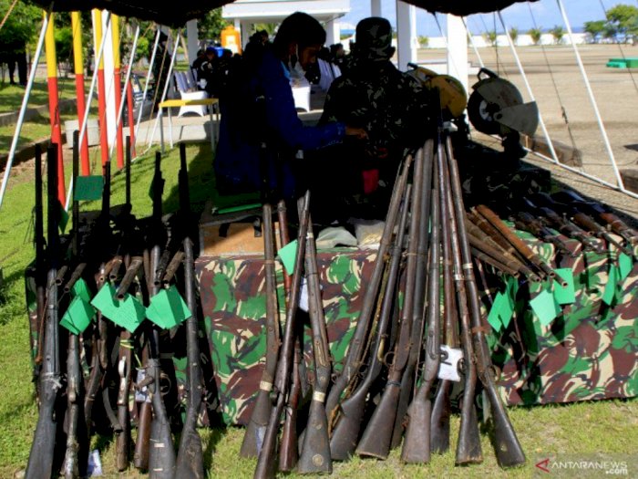 30 Pucuk Senjata Rakitan Jenis springfield Dimusnahkan TNI di Kupang