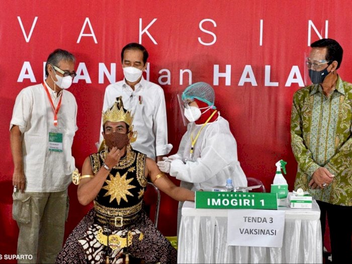 Jokowi: Gatot Kaca yang Sakti Terima Vaksin Covid-19