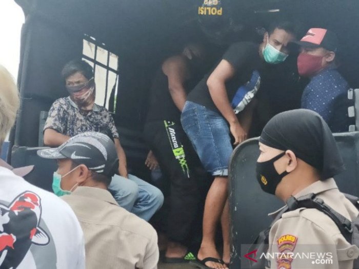 Polisi Gerebek Judi Sabung Ayam di Tasikmalaya, Tangkap 25 Orang