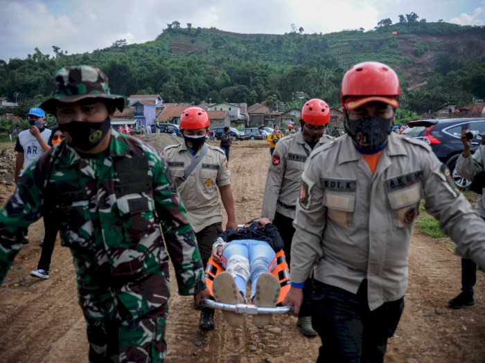FOTO: Simulasi Tanggap Bencana di Kabupaten Bandung Barat | Indozone.id