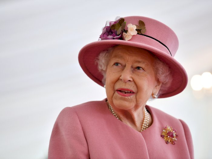 Tetap Menawan di Usia Hampir 1 Abad, Ternyata Ratu Elizabeth Lebih Suka Dandan Sendiri